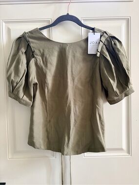 J.O.A. Olive Green Puff Sleeve Blouse